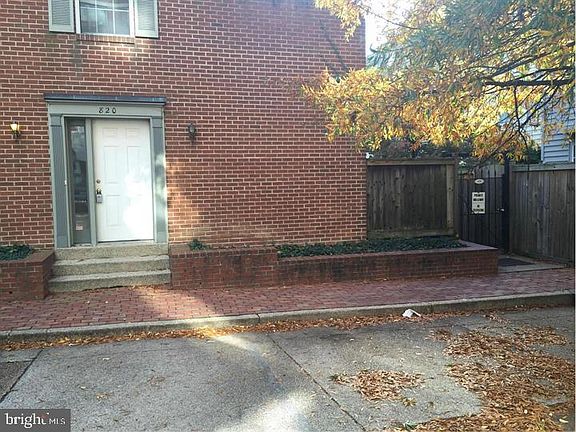 2nd image of 820 N Fayette St