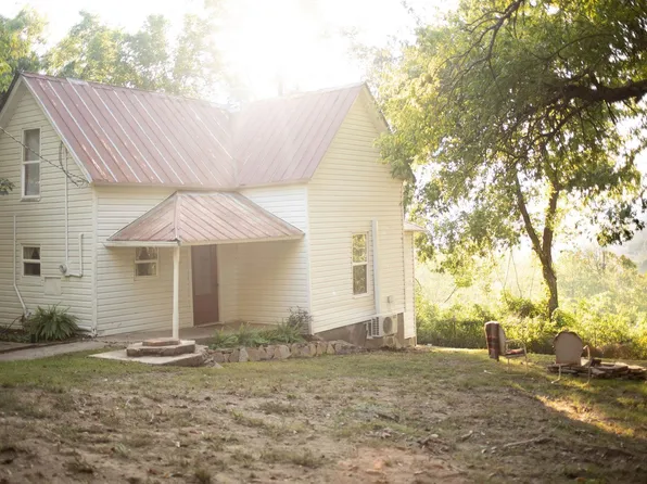 407 E Court St, Leslie, AR 72645