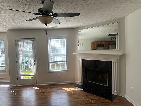 4th image of 2065 Manhattan Pkwy