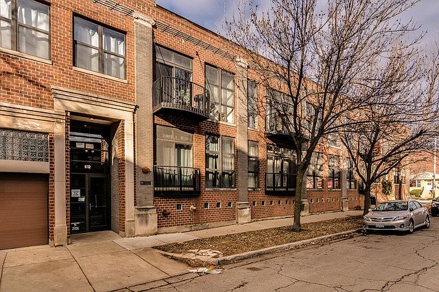1st image of 612 N Oakley Ave #107