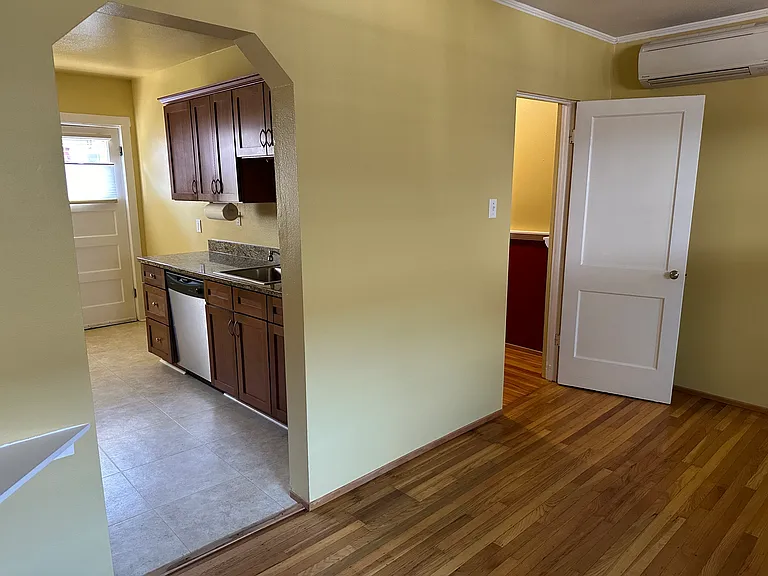 Unique layout gives a roomier feel to the space; Door to walk-thru closet provide privacy for bathroom/dressing area