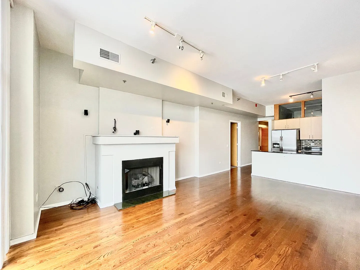 Stunning 2bed/2bath condo in West Loop! — Photo 4