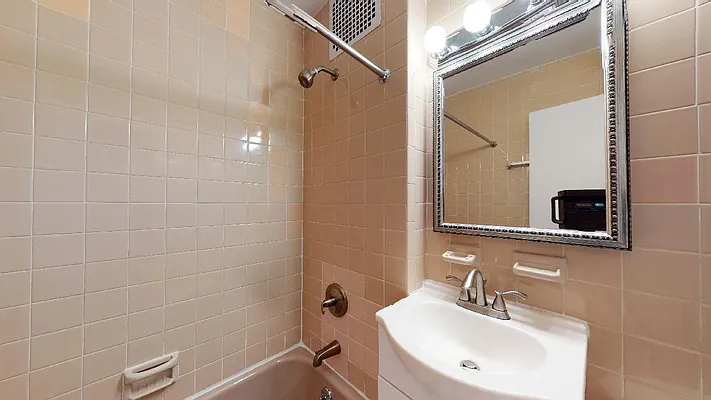 Rented by Bond New York | media 29