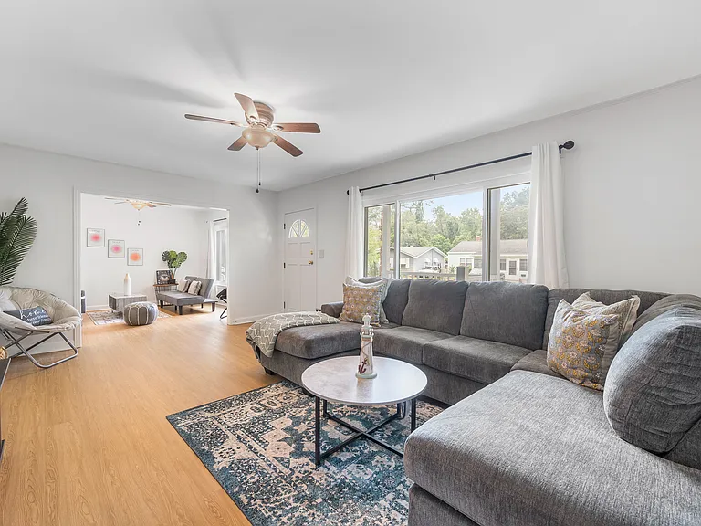 5057 Walker St — Photo 7