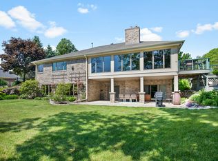 5123 Ravenswood Ln, Racine, WI 53402