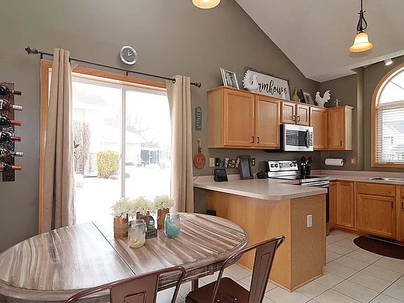 4th image of 9027 Parkside Dr