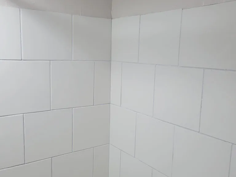 2nd floor:
Bathroom - Tub/shower combo