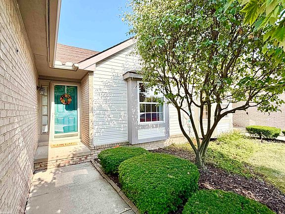 3rd image of 42432 Bayberry Dr
