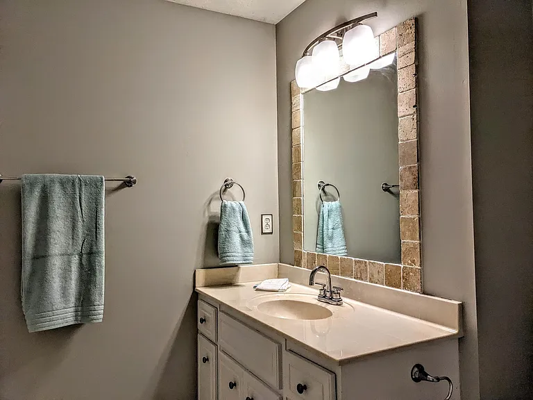 2045 Shoreline Dr — Photo 12