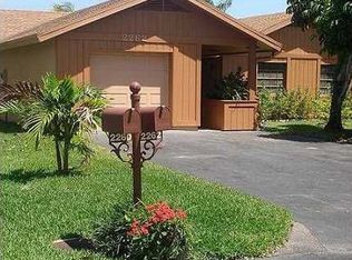 2262 Nova Village Dr, Davie, FL 33317