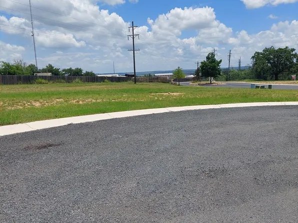 601 Atkins Ct, Fredericksburg, TX 78624