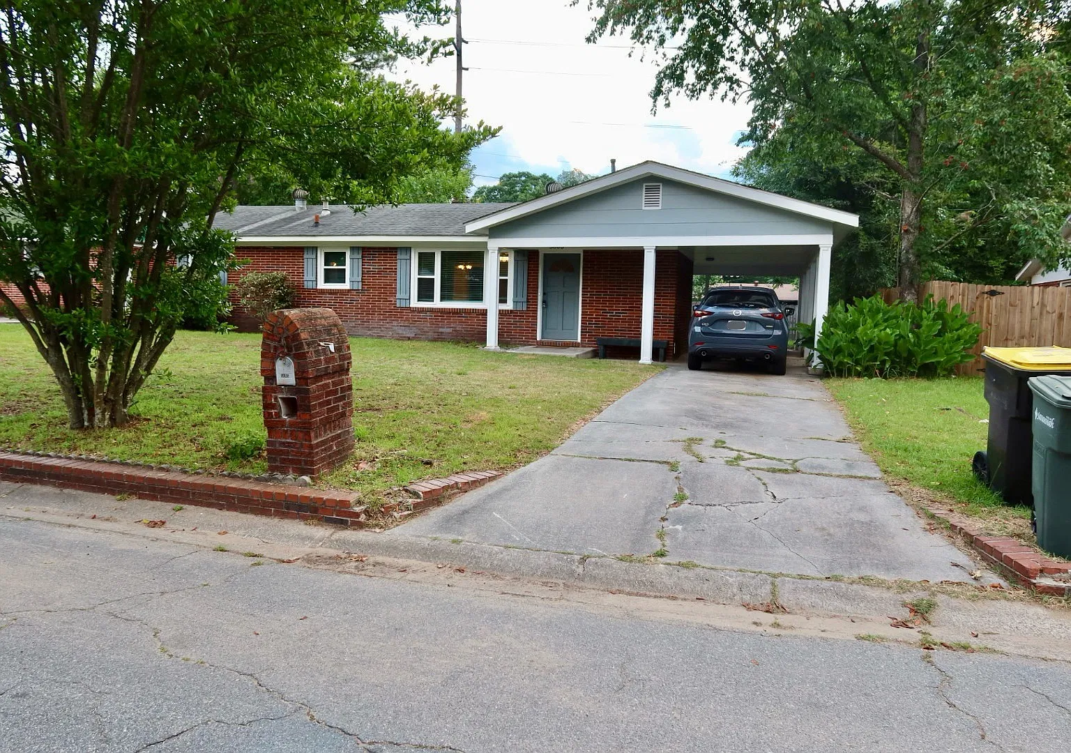 3 bed, 1369 sqft, $2,200 — Photo 1