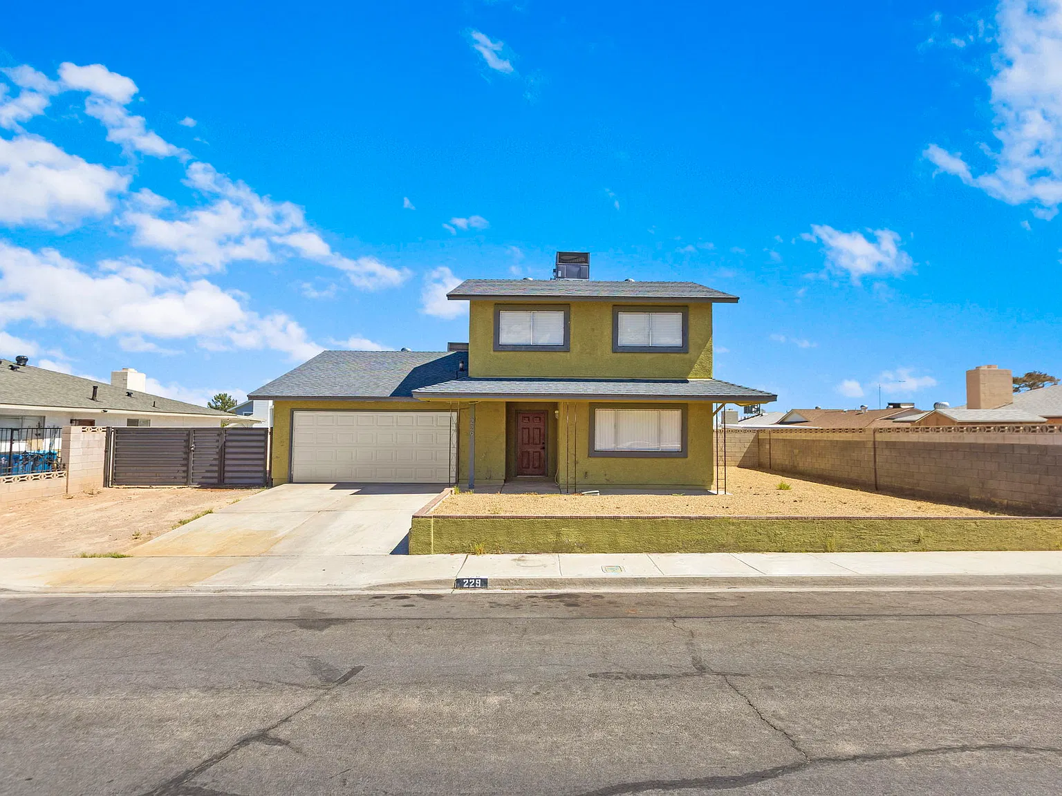 4 bed, 1895 sqft, $2,300 — Photo 2