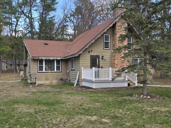 109 Woodcrest Dr, Roscommon, MI 48653