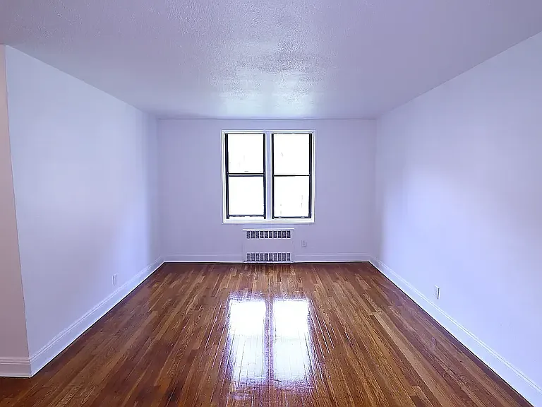 208-84 Grand Central Pkwy #3D — Photo 1