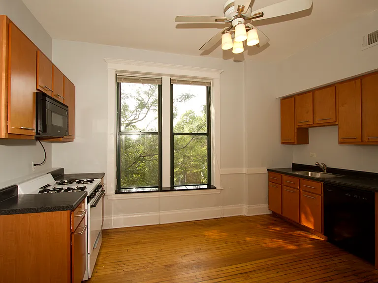 1701 N Albany Ave #3F — Photo 3