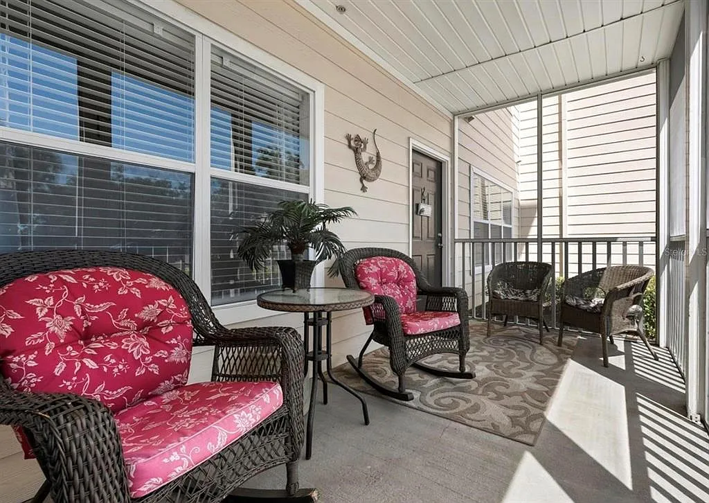 1 bed, 1.0 bath, 794 sqft, $1,590 — Photo 2