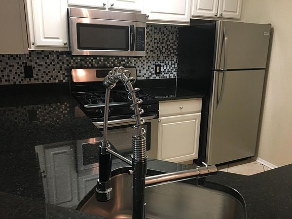 5th image of 13810 N Sutton Park Dr #1415