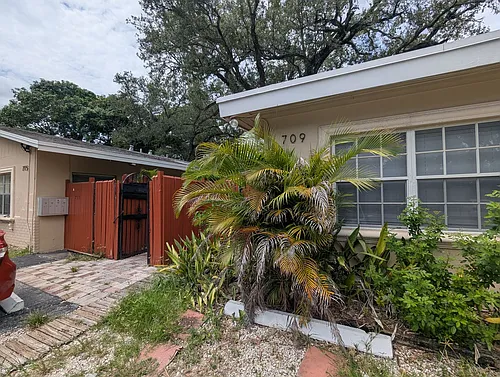 709 SW 14th Ave Photo 1