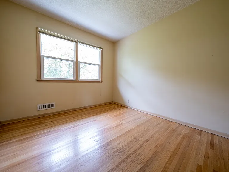 1140 Evergreen Ln N — Photo 14