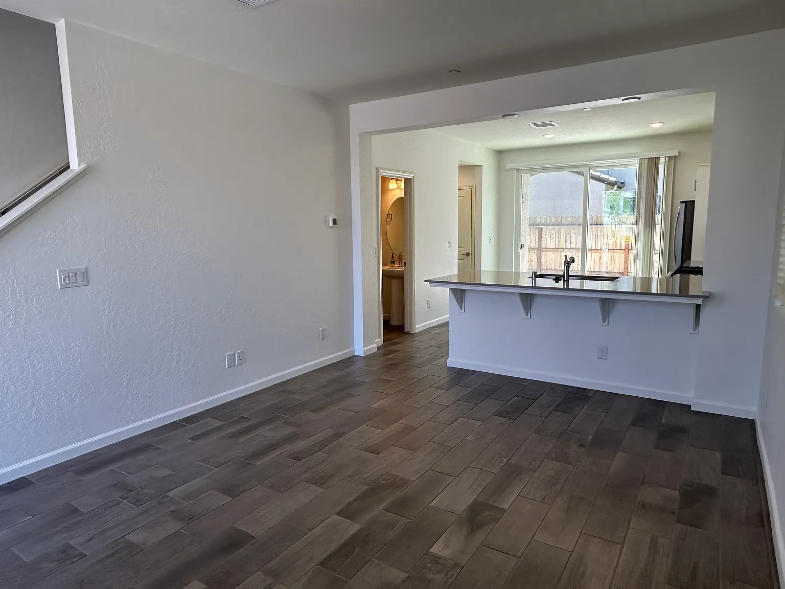 472 Pioneer Ln — Photo 3