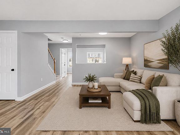5th image of 4 Blue Spire Cir