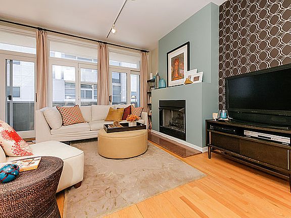 3rd image of 943 W Huron St Unit E