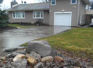 2 Towerwood Rd, Grand Island, NY 14072