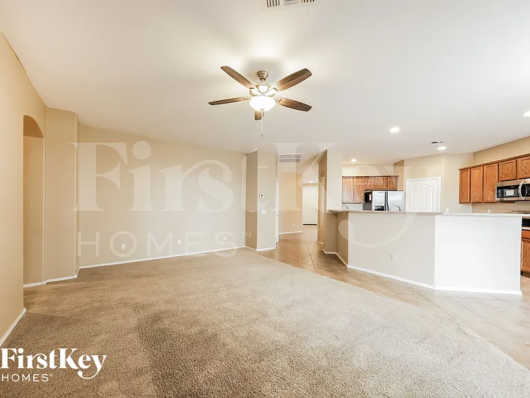 188 S 154th Ln — Photo 4