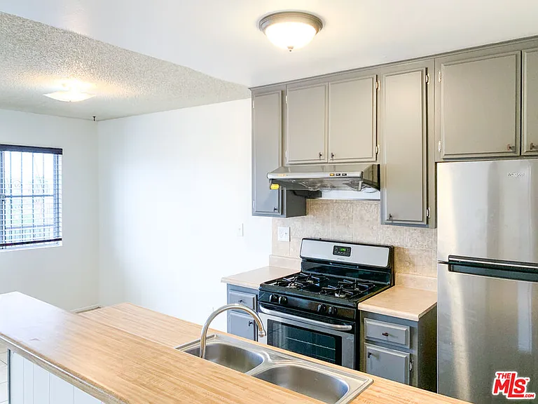 450 Coronado Ter #4 — Photo 7