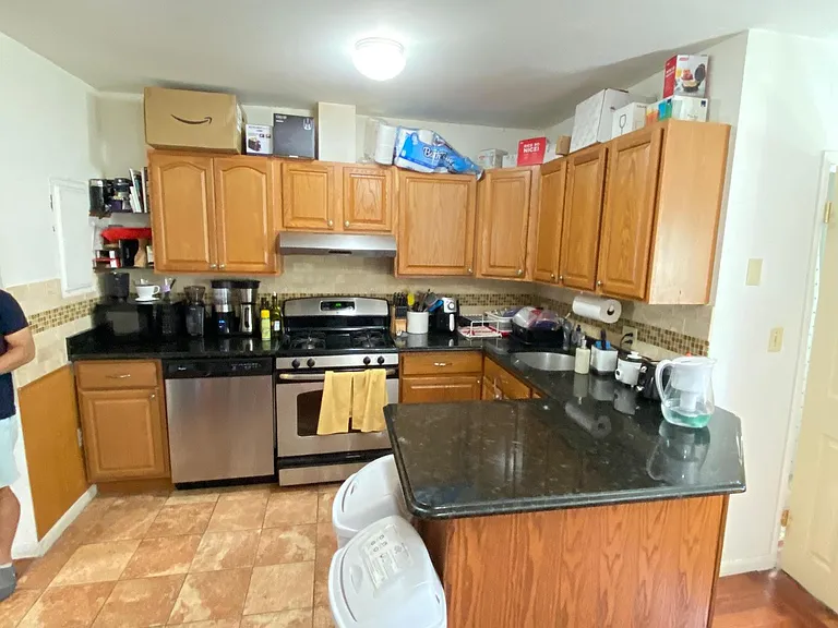 12 Lopez St — Photo 17