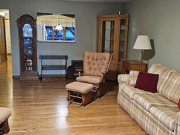 3rd image of 1688 Foxwood Dr