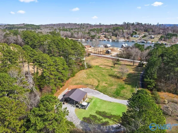 82 Lake Dr, Scottsboro, AL 35769