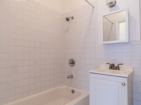 5th image of 748 E 9th St APT 1D