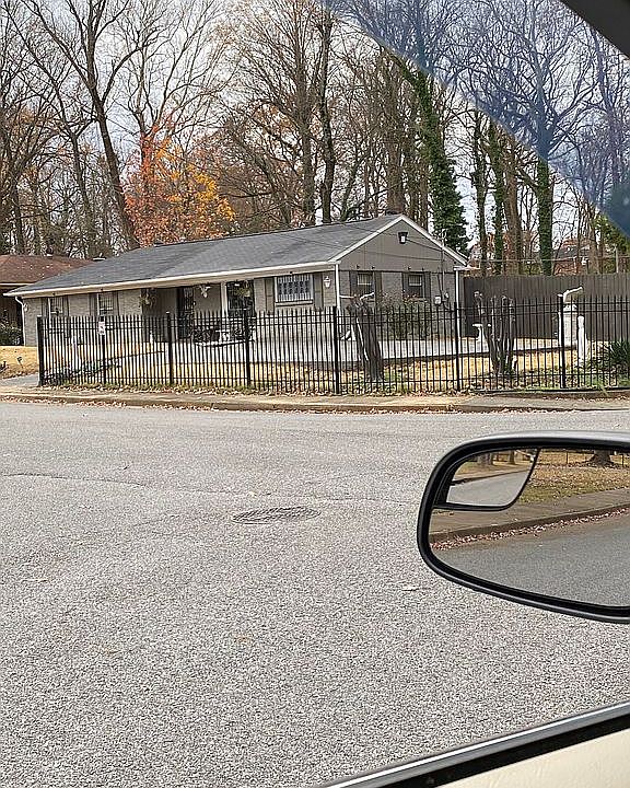 2nd image of 3771 Belleau St