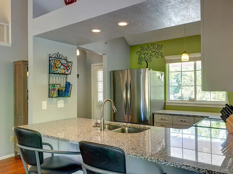 922 Hercules Cir — Photo 15
