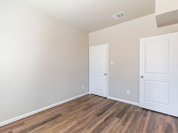 3rd image of 107 Park Place Cir