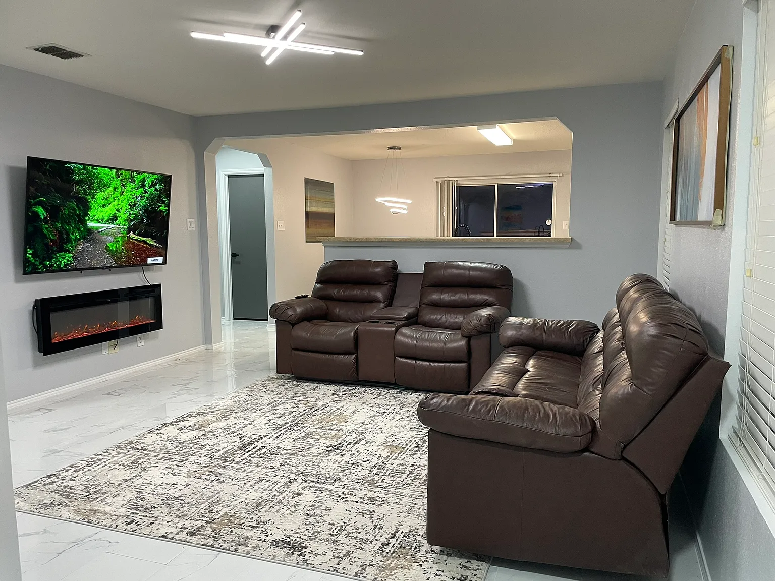 3 bed, 1196 sqft, $4,300 — Photo 2