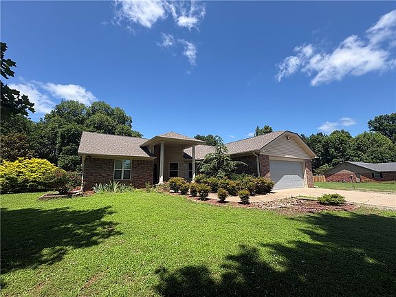 2nd image of 286 Meadowrue Rd