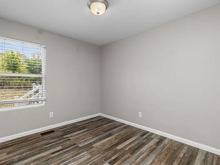6593 Buckingham Palace Dr — Photo 33