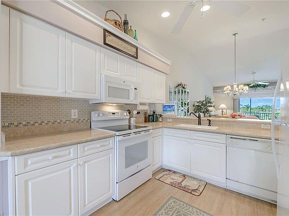 5th image of 26991 Clarkston Dr Unit 8204
