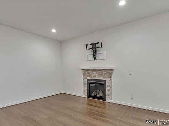 4th image of 33108 Holly Ave SE