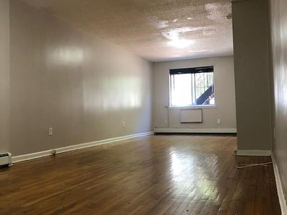 5th image of 1394 Bristow St APT 1