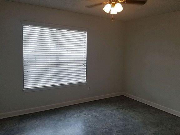 5th image of 1406 N Pine Creek Dr