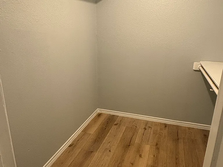9700 Leawood Blvd #211 — Photo 8