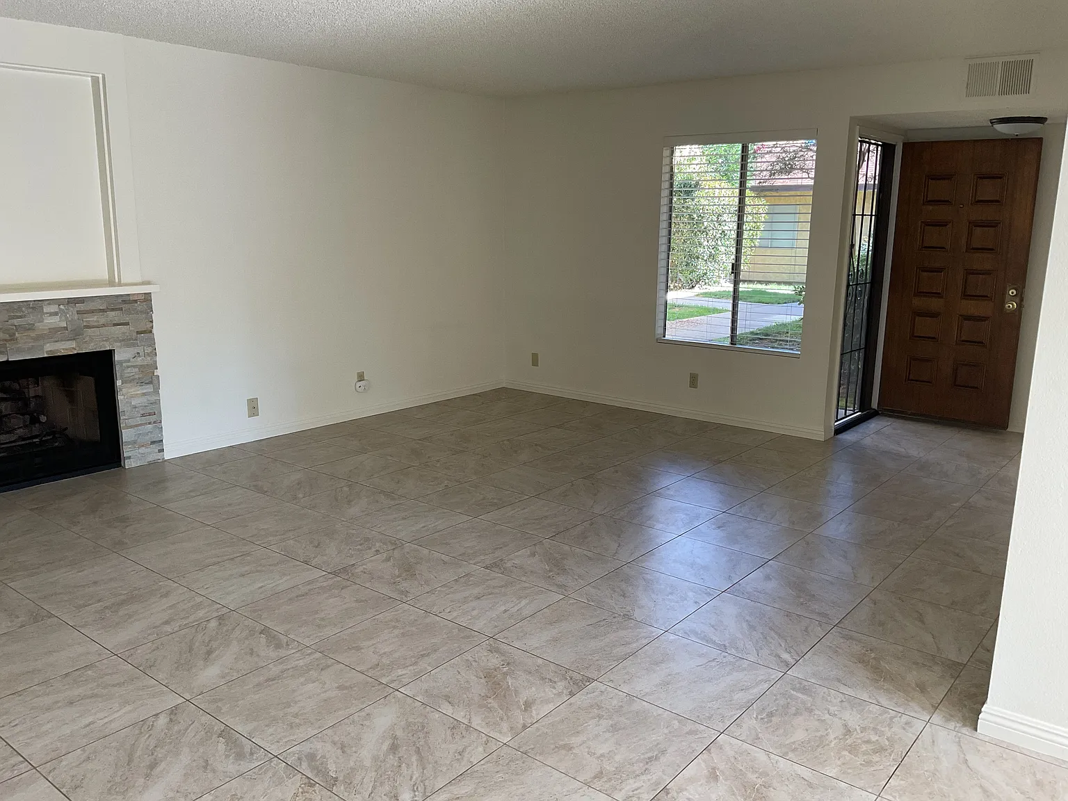 2 bed, 1228 sqft, $2,400 — Photo 3