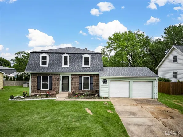 1344 Cave Springs Estate Dr, Saint Peters, MO 63376