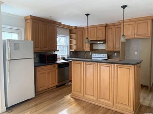 1 Eden Dr, Stony Brook, NY 11790