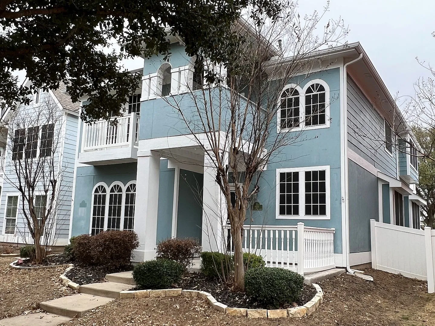 Beautiful coastal design 4 bedroom, 2.5 bath home — Photo 2