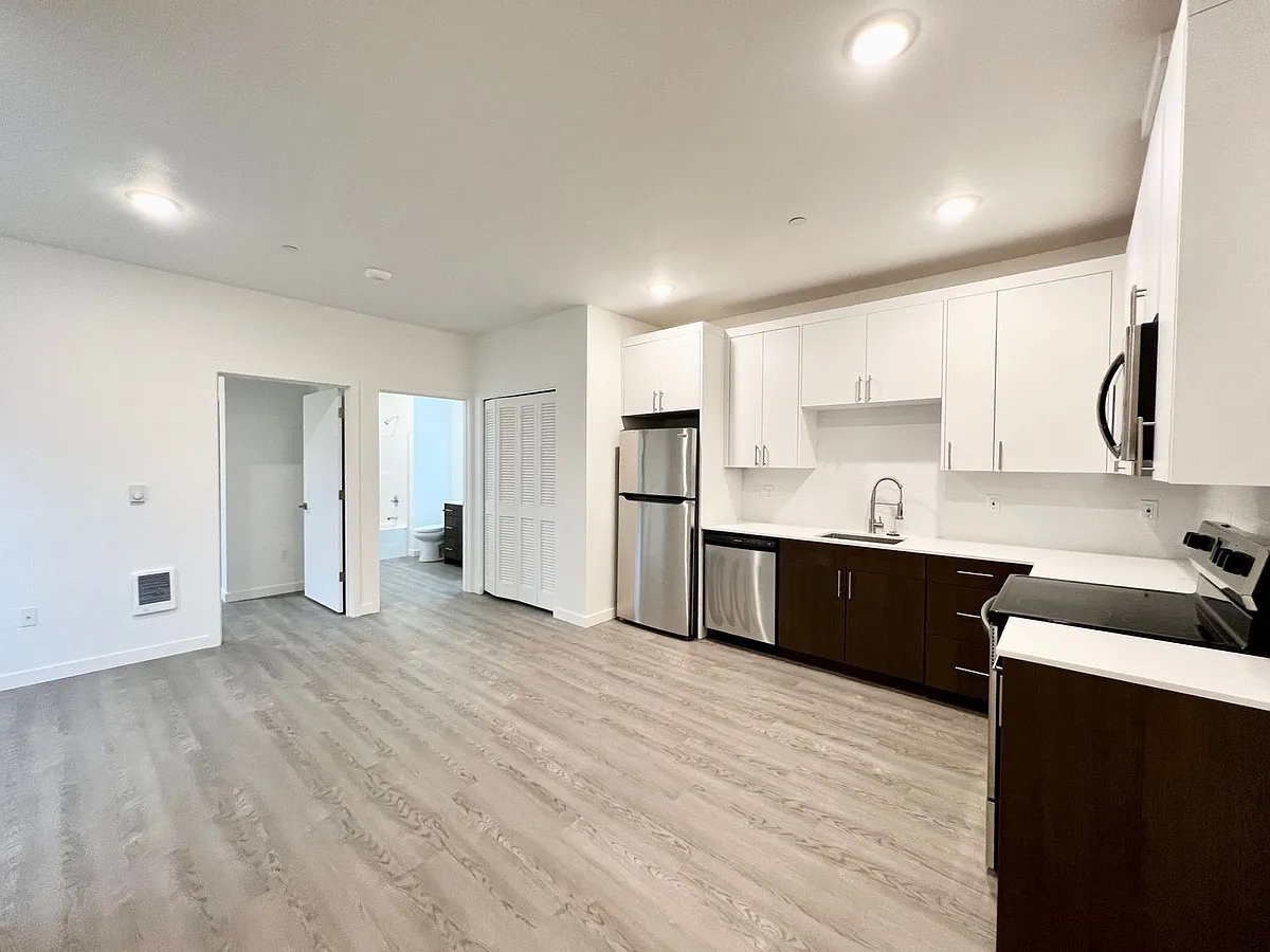 Building Photo - 232 NE 61st